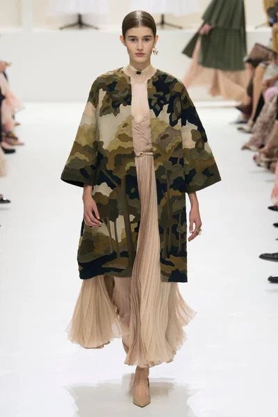 Look 25
